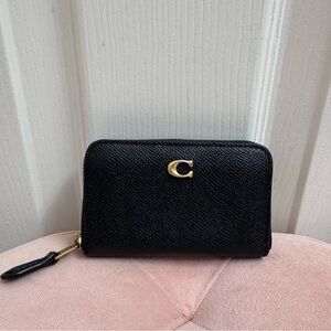 Coach Essential Small Zip Around Card Case